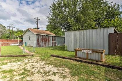 Pet-Friendly Canyon Lake Cottage Fish and Boat - image 18