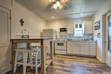 Pet-Friendly Canyon Lake Cottage Fish and Boat - image 5