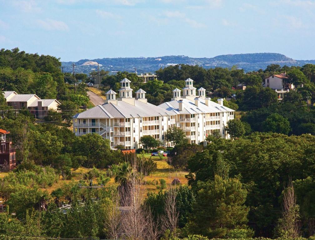 Recreational Resort Condos Overlooking Beautiful Canyon Lake - main image