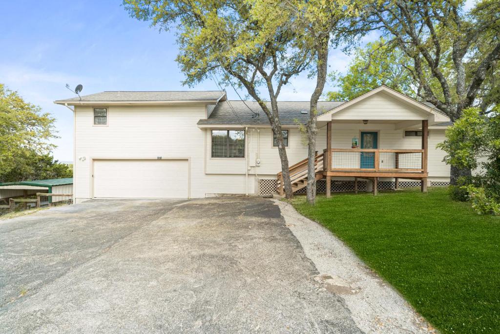 Longhorn Lake House - main image