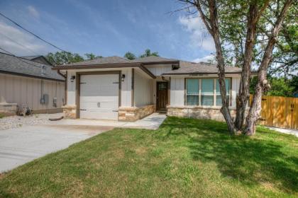 Pristine 3-bedroom Home Near Canyon Lake! - image 5