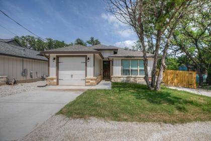 Pristine 3-bedroom Home Near Canyon Lake! - image 6