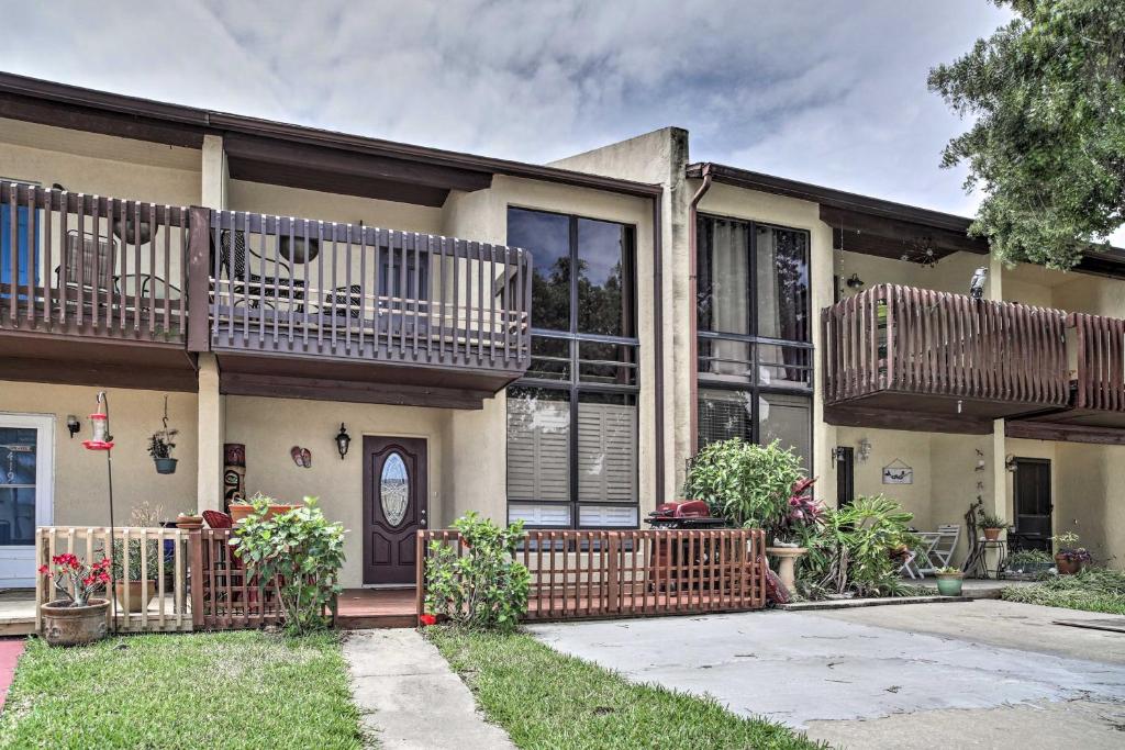 Updated Cape Canaveral Townhome Walk to the Beach - main image