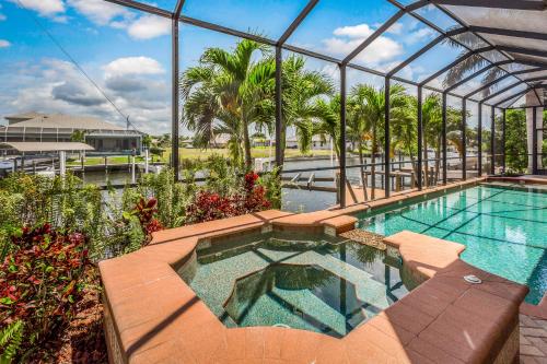 4 Bed 4 Bath Apartment in Cape Coral - image 4