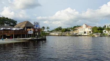 Cape Coral Home 1 Mile From Yacht Club! - image 4