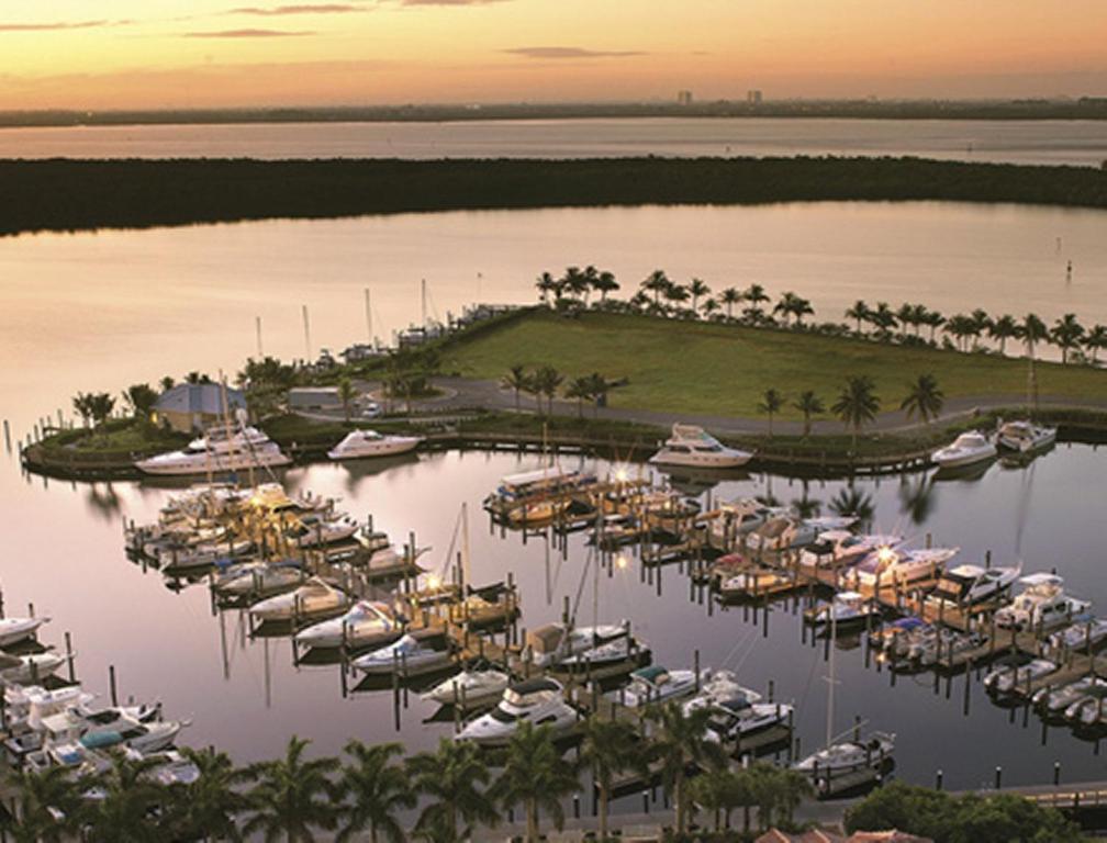 Luxurious Cape Coral Suite with on-site Marina - One Bedroom Suite #1 - image 6