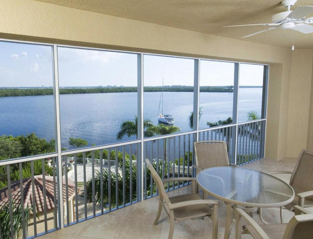 Luxurious Cape Coral Suite with on-site Marina - One Bedroom Suite #1 - image 7