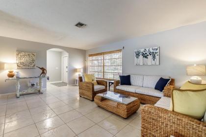 Villa Admiral's Retreat - Southern exposure DIRECT gulf access bikes kayak and heated pool! - image 12