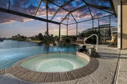 Custom infinity pool & spa with kayaks - Villa Bella del Sol - Roelens Vacations - image 5