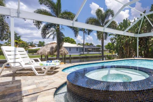 Half mile to the beach! Heated Pool & Spa with Tiki on boat dock! - Villa Changes in Attitude - image 3