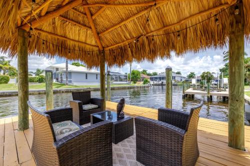 Half mile to the beach! Heated Pool & Spa with Tiki on boat dock! - Villa Changes in Attitude - image 4