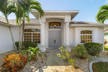 Coastal Paradise with Heated Pool - Villa Coral Mermaid - Cape Coral - image 10