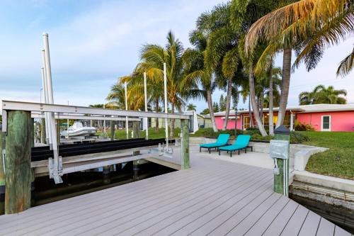 Pet Friendly Paradise with AMAZING Gulf Access - Flamingo Cottage - Roelens Vacations - image 5