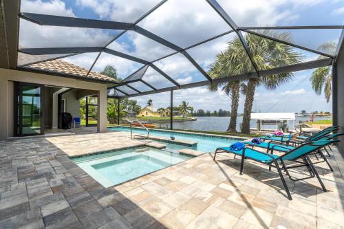 Custom Heated Pool Kayaks Bikes & Spectacular Views - Villa Lakeside Oasis - Roelens Vacations - main image