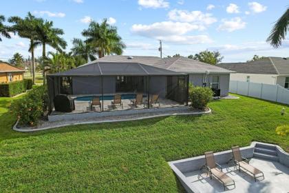 Casa Bella- Upgraded Waterfront Residence in Cape Coral with Heated Pool and Free Bikes - image 14