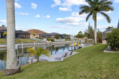 Casa Bella- Upgraded Waterfront Residence in Cape Coral with Heated Pool and Free Bikes - image 15