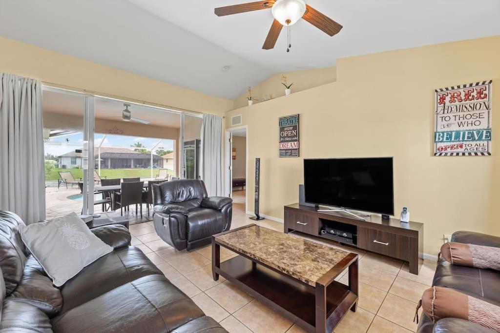 Casa Bella- Upgraded Waterfront Residence in Cape Coral with Heated Pool and Free Bikes - image 2