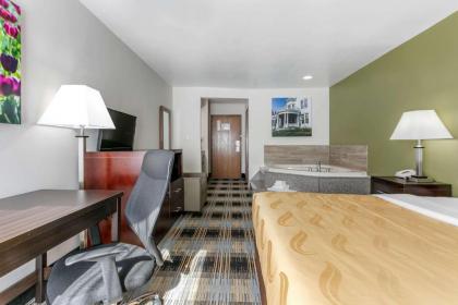 Quality Inn - image 8