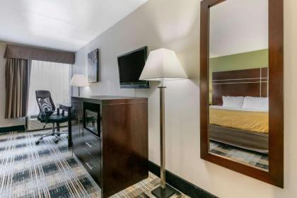 Quality Inn - image 9