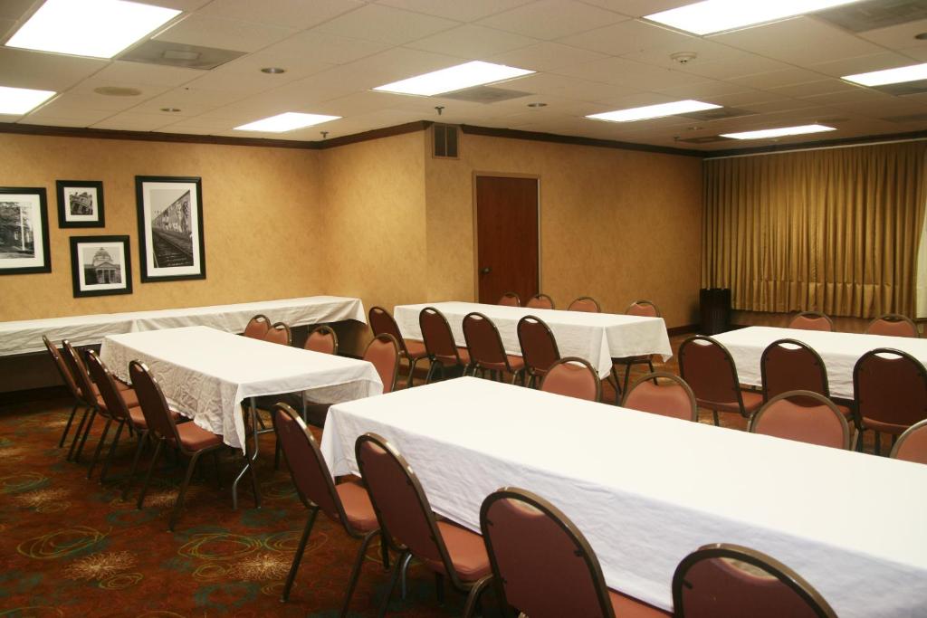 Auburn Place Hotel & Suites Cape Girardeau - image 7