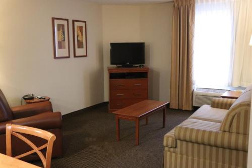 Candlewood Suites Cape Girardeau an IHG Hotel - image 3