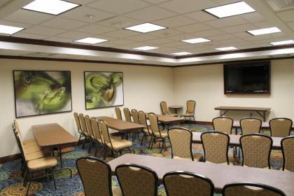 Holiday Inn Express Hotel & Suites Cape Girardeau I-55 an IHG Hotel - image 9