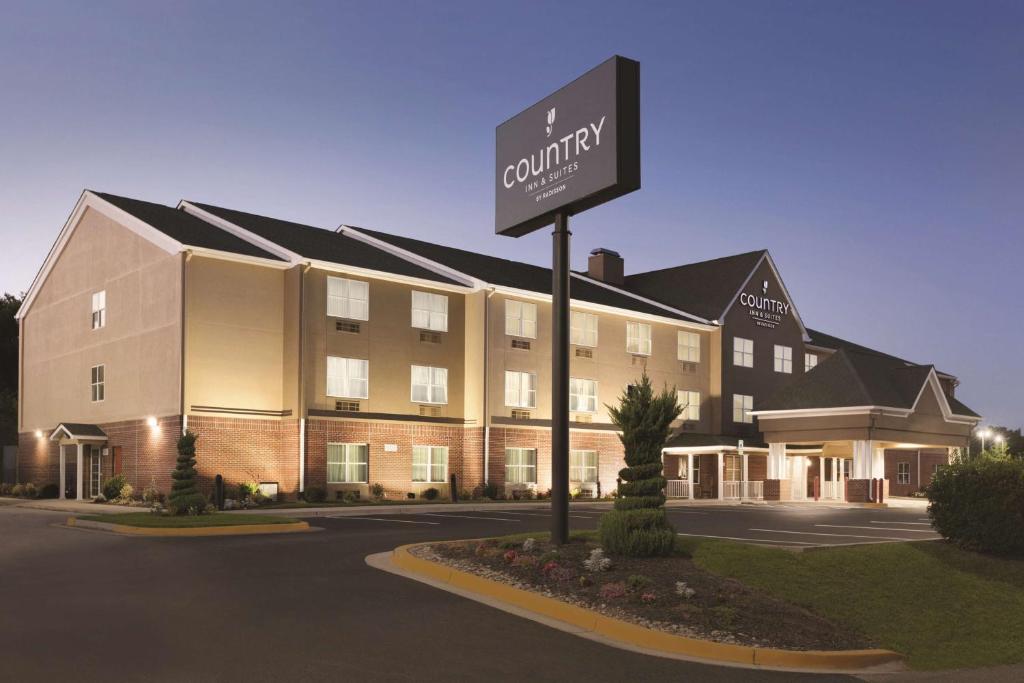 Country Inn & Suites by Radisson Washington D.C. East - Capitol Heights MD - main image