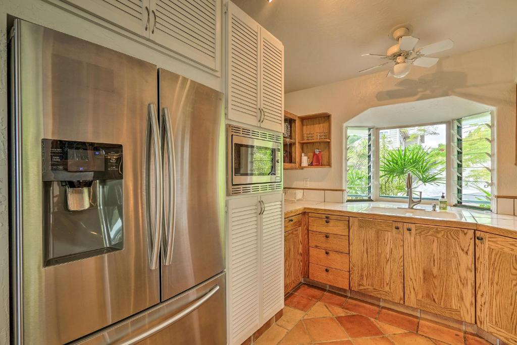 Captain Cook ‘Anji’s Beach House’ w/Lanai & Views! - image 6