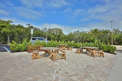 Beautiful Waterfront Residence at South Seas Resort - image 8