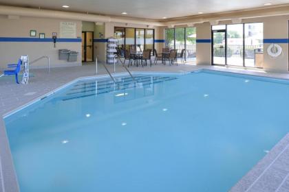 Hampton Inn Carbondale - image 11