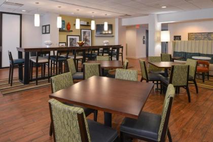 Hampton Inn Carbondale - image 14