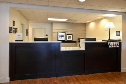 Hampton Inn Carbondale - image 4