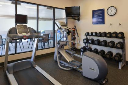 Hampton Inn Carbondale - image 9