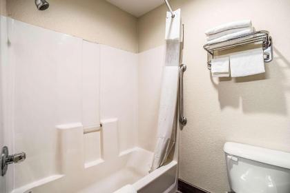 Quality Inn Carbondale University area - image 14