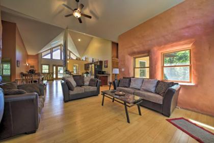 Peaceful Custom Carbondale Home with Pool Near SIU! - image 15