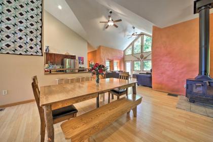 Peaceful Custom Carbondale Home with Pool Near SIU! - image 9