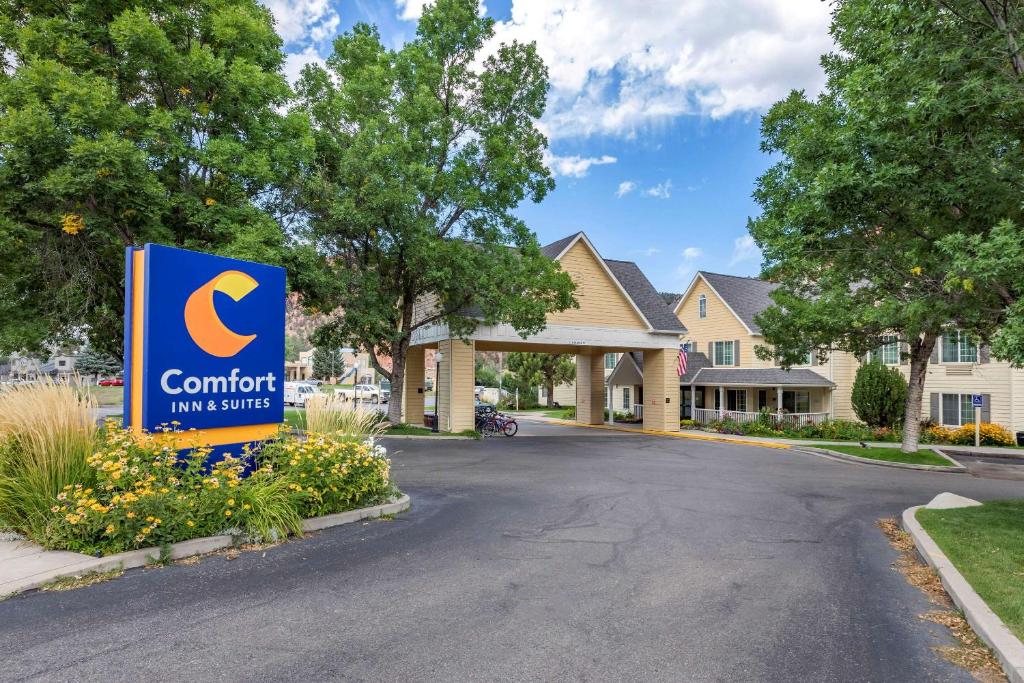 Comfort Inn & Suites Carbondale - main image