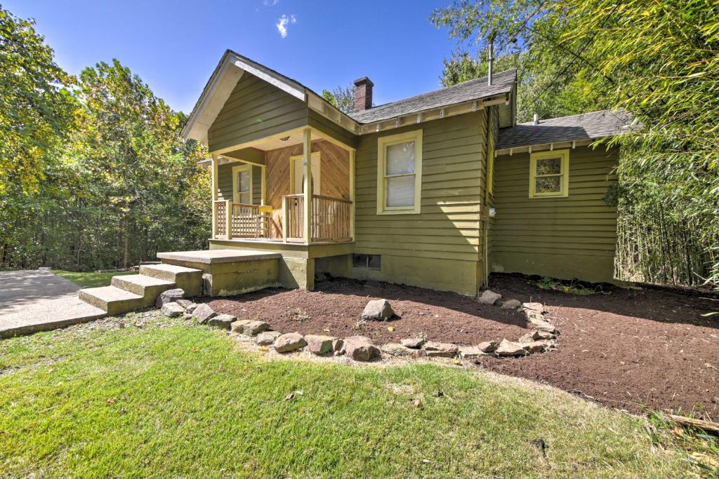 Carbondale Cottage with Fire Pit - 3 Mi to SIU! - image 7