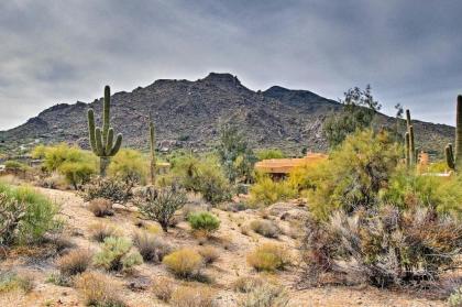 Walkable Carefree Casita with On-site Pool and Jacuzzi! - image 12