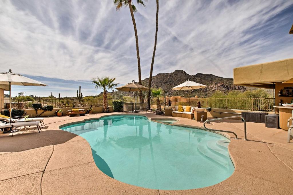 Walkable Carefree Casita with On-site Pool and Jacuzzi! - image 2