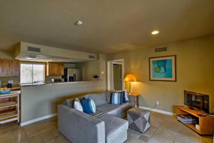 Walkable Carefree Casita with On-site Pool and Jacuzzi! - image 4