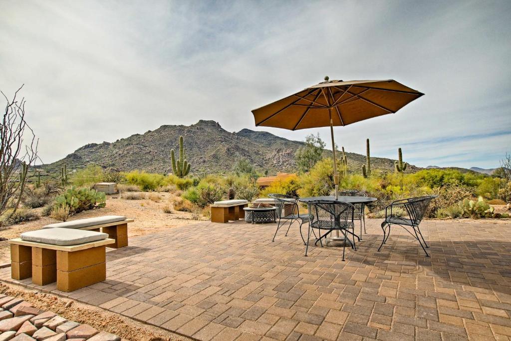 Walkable Carefree Casita with On-site Pool and Jacuzzi! - image 6