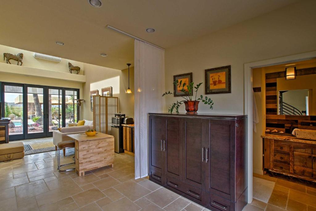 Carefree Casita with Mtn View and Pool and Hot Tub Access - image 3