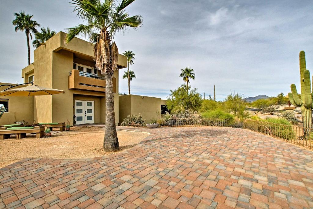 Carefree Casita with Mtn View and Pool and Hot Tub Access - image 6