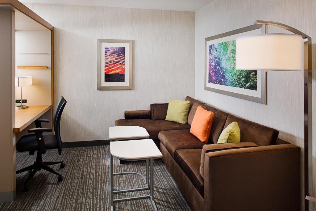 SpringHill Suites by Marriott Carle Place Garden City - image 4