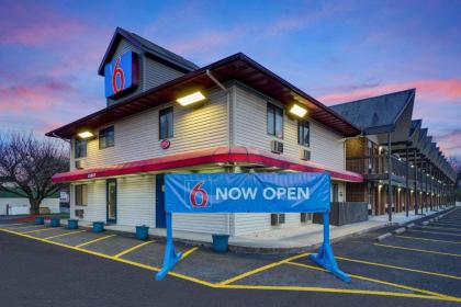 Motel 6 Carlisle PA - Cumberland Valley - image 2