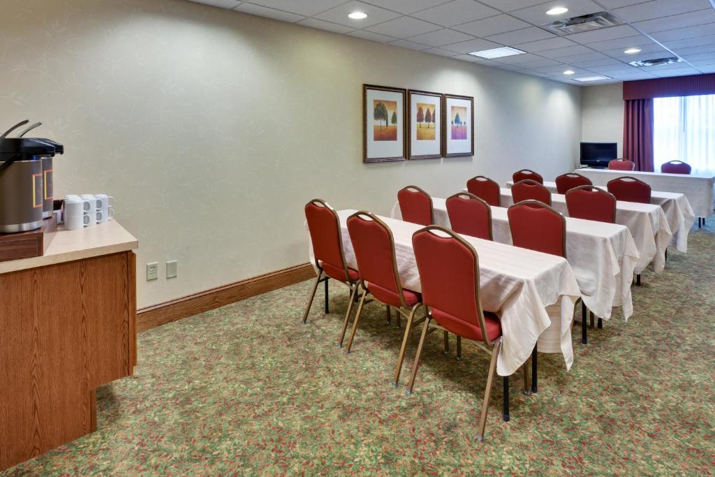 Country Inn & Suites by Radisson Carlisle PA - image 7