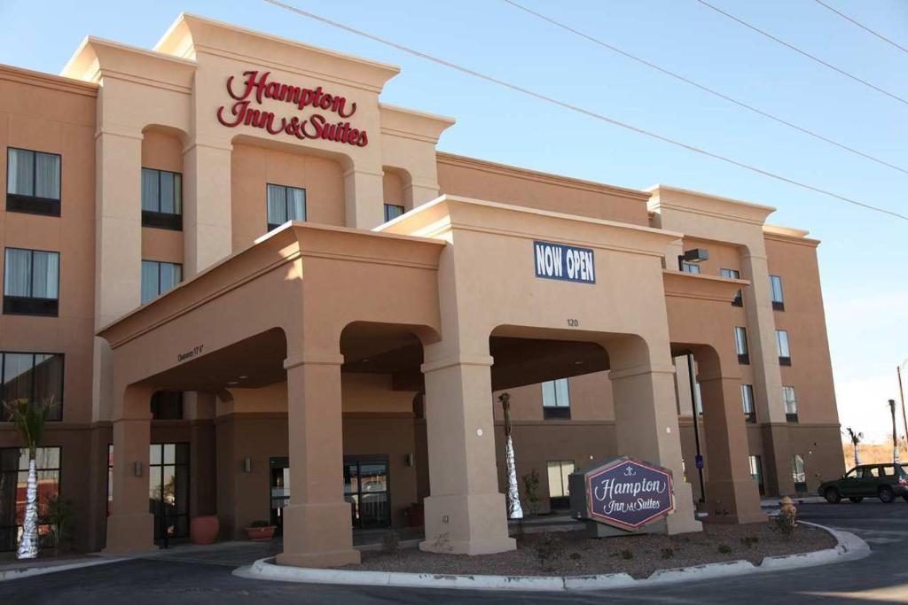 Hampton Inn & Suites Carlsbad - main image