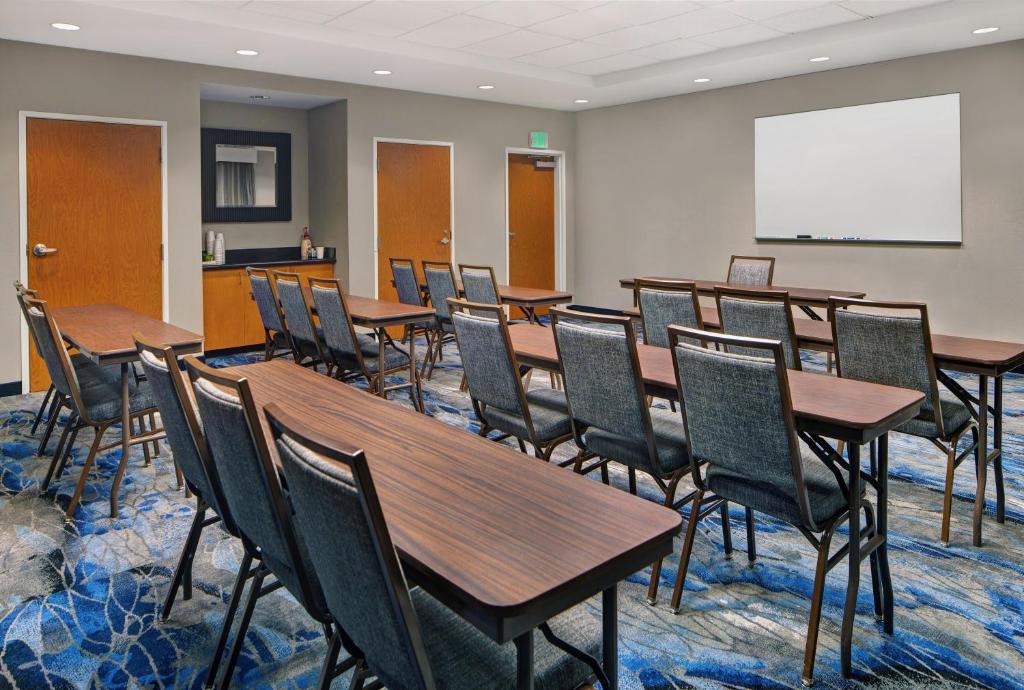 Fairfield Inn and Suites Carlsbad - image 2