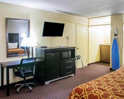 Econo Lodge Carlsbad - image 2